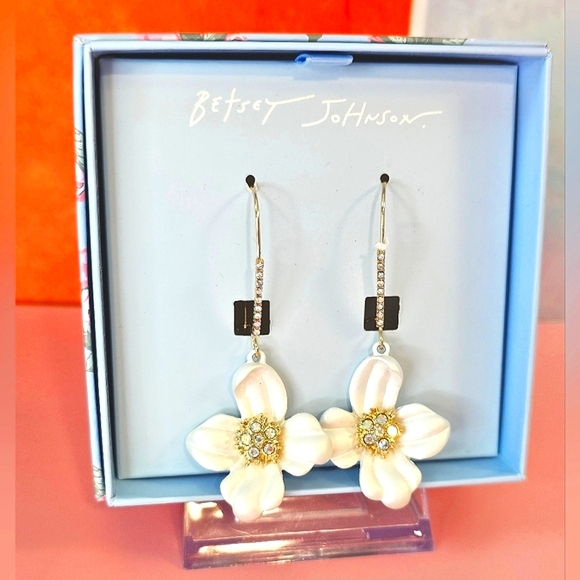 Betsey Johnson Jewelry - 🌸Betsey Johnson Flower Dangle Earrings Gold-Tone Enamel w/ Stones🌸
